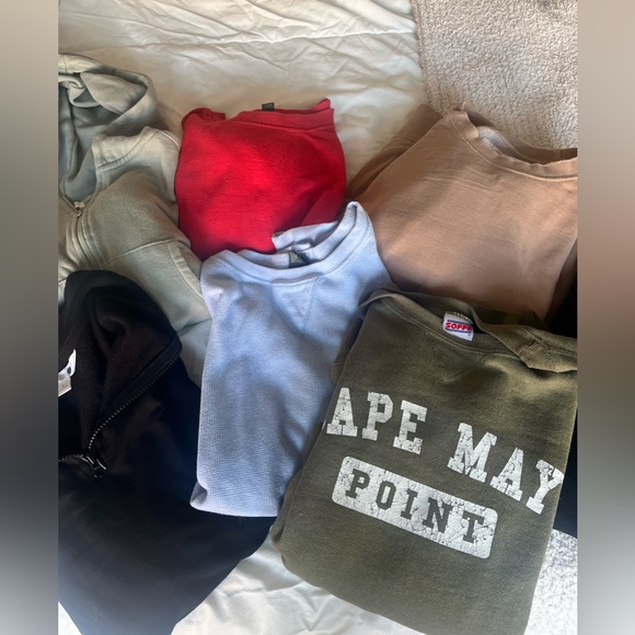 SWEATSHIRT BUNDLE - cat not included :) - Picture 3 of 4